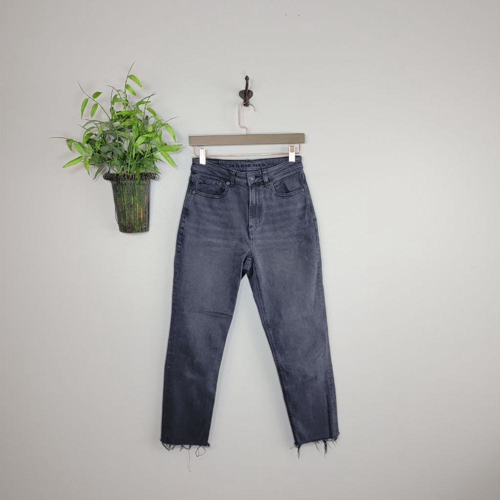 American Eagle Hi Rise Mom Jeans Raw Hem Tapered Leg Faded Black Relaxed AE 2